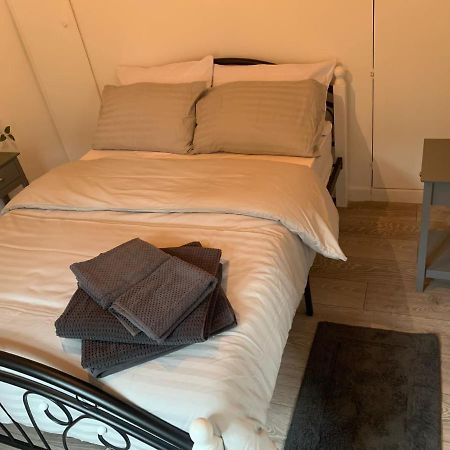 Alpha House Bed and Breakfast Londres Exterior foto