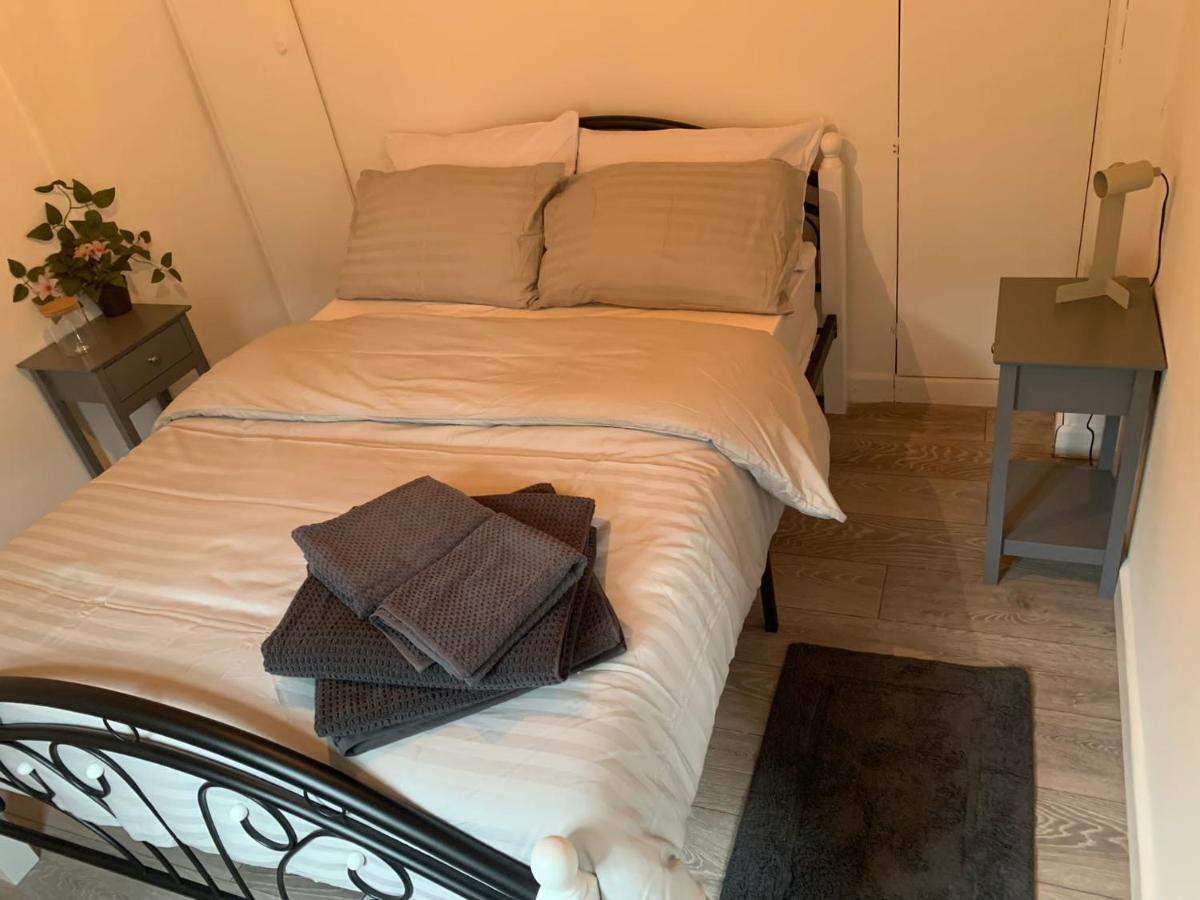 Alpha House Bed and Breakfast Londres Exterior foto