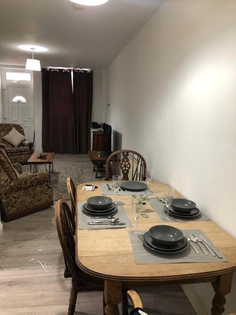 Alpha House Bed and Breakfast Londres Exterior foto