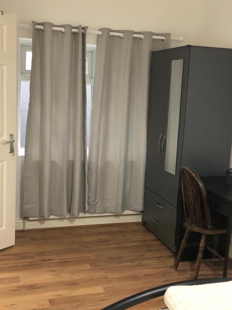 Alpha House Bed and Breakfast Londres Exterior foto