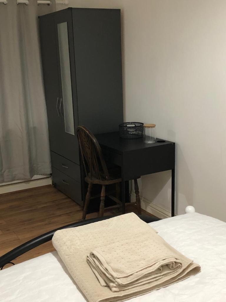 Alpha House Bed and Breakfast Londres Exterior foto