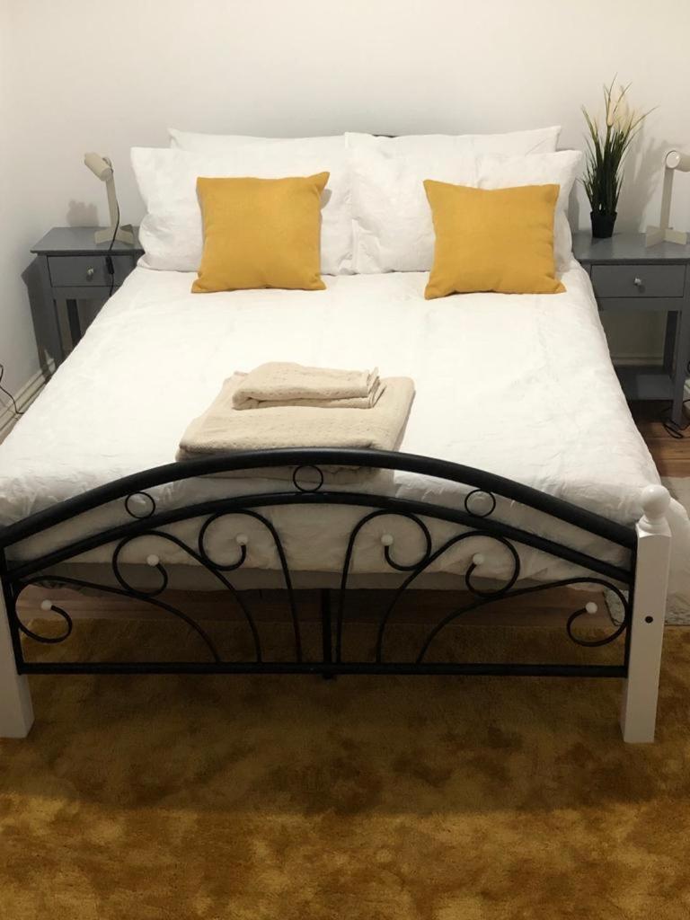 Alpha House Bed and Breakfast Londres Exterior foto