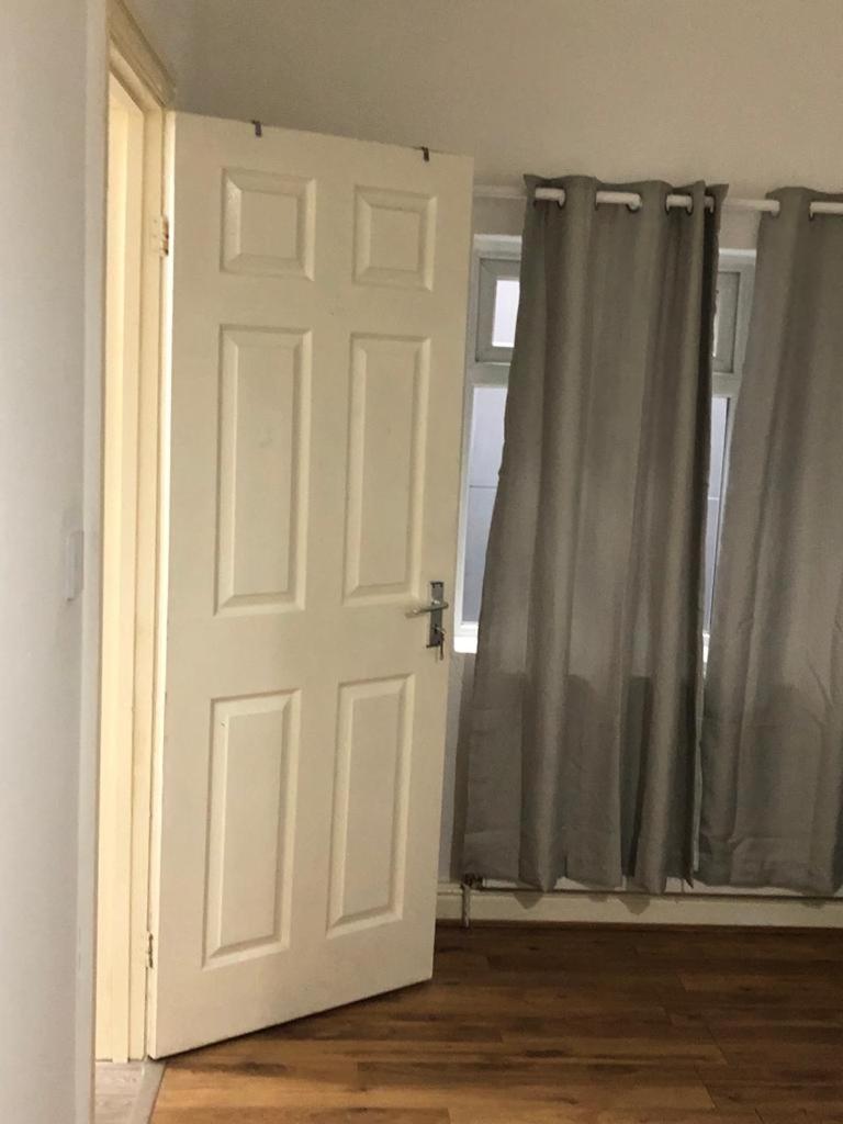 Alpha House Bed and Breakfast Londres Exterior foto