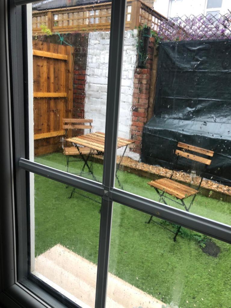 Alpha House Bed and Breakfast Londres Exterior foto