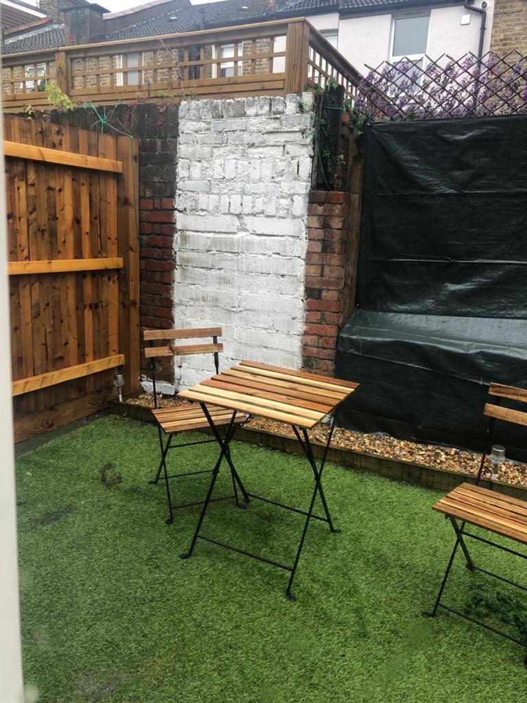 Alpha House Bed and Breakfast Londres Exterior foto